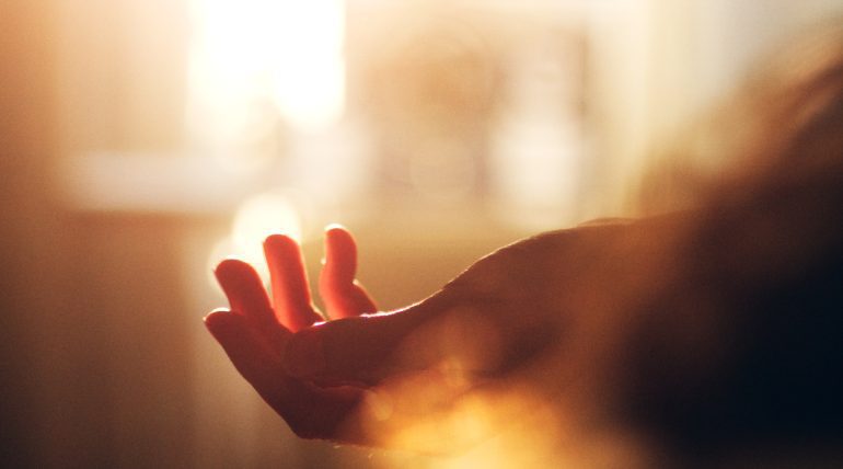 Fé que cura: como a espiritualidade transforma o cérebro