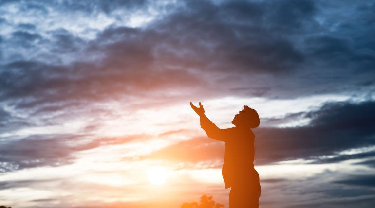 A fé não anula o sentimento ela ilumina o caminho