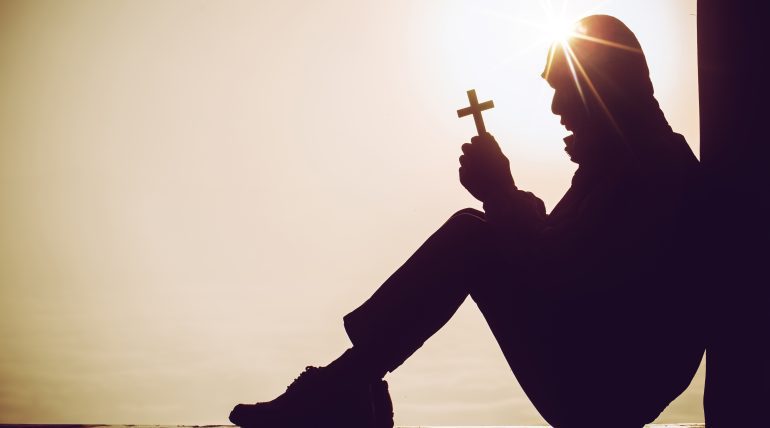 Fé e Recuperação Emocional: Como Reconstruir Sua Identidade